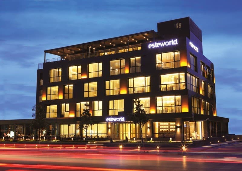 Este World