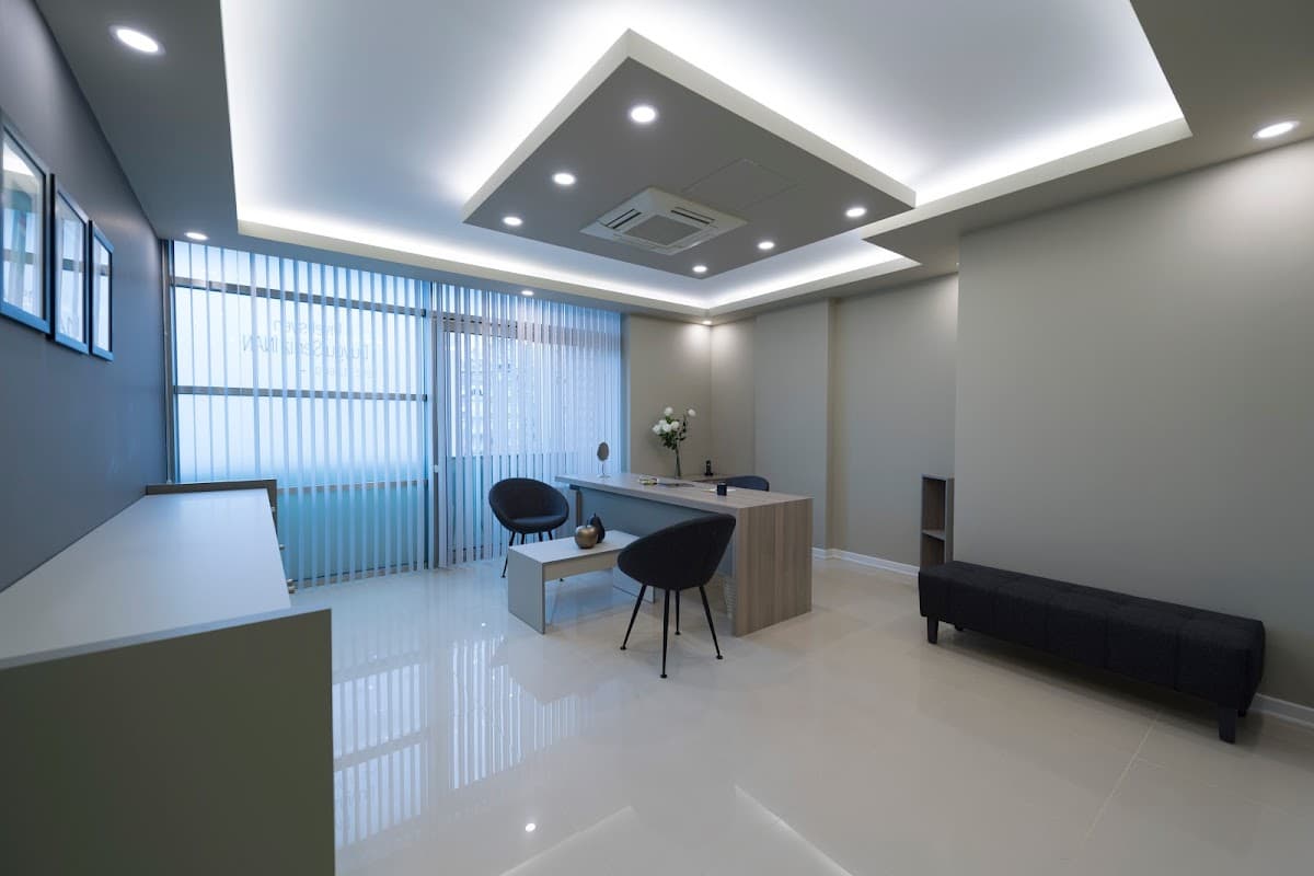 Op. Dr. Atilla Fesli, Plastik ve Estetik Cerrah