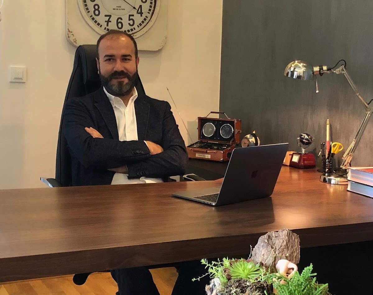 Professor Dr. Murat Sarı